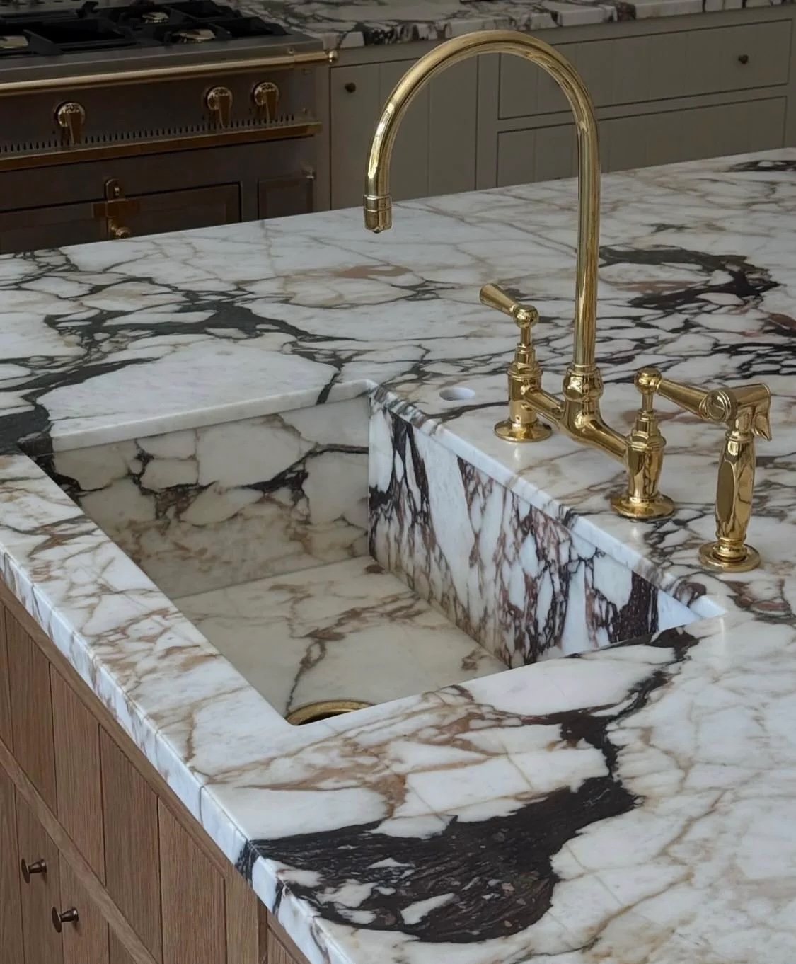 Thi công đá granite bàn bếp ảnh hưởng đến báo giá