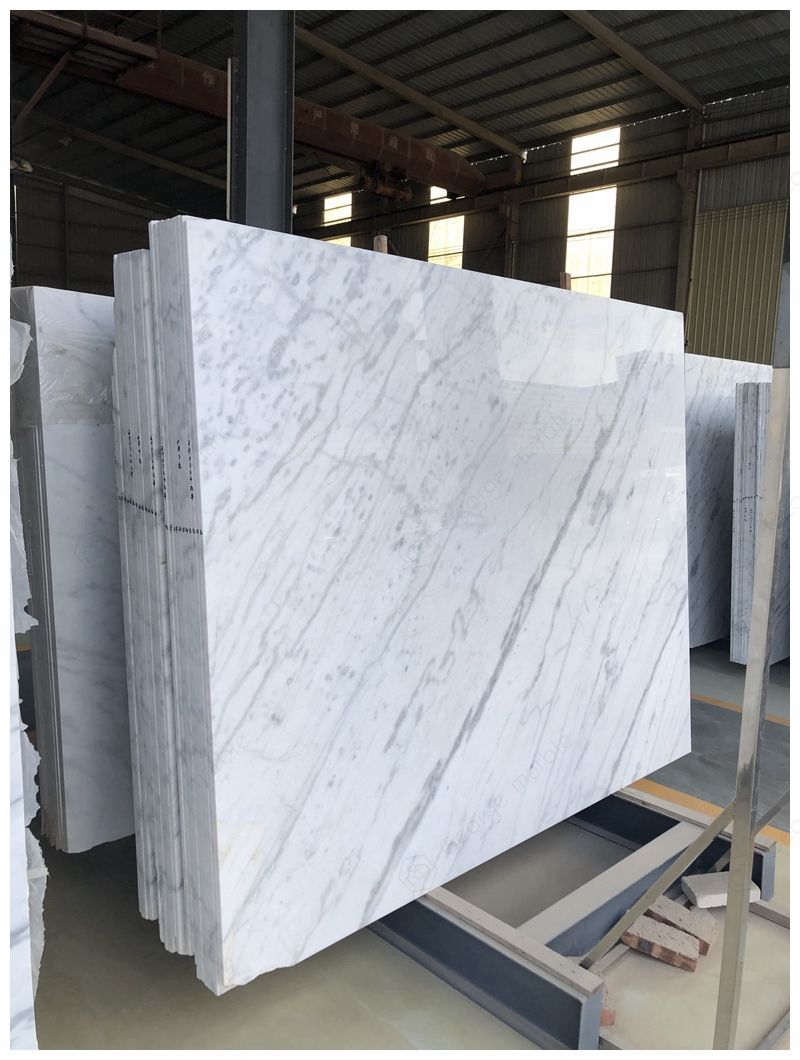 Đá marble có bị ố vàng và thấm nước không